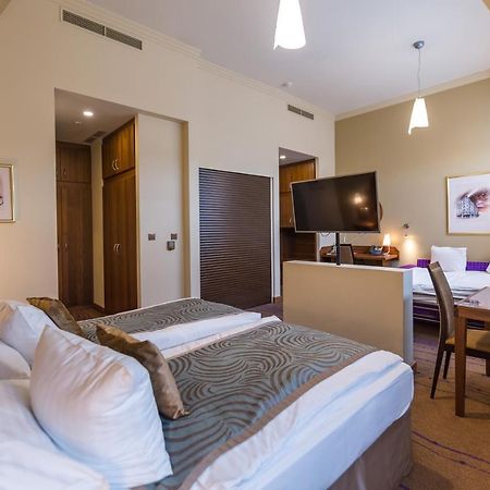 Merchants Crown Suites And Spa Прага Екстер'єр фото Suite