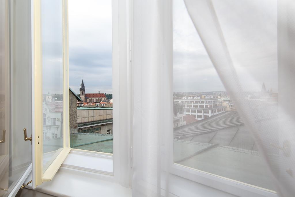 Merchants Crown Suites And Spa Прага Екстер'єр фото Curtains