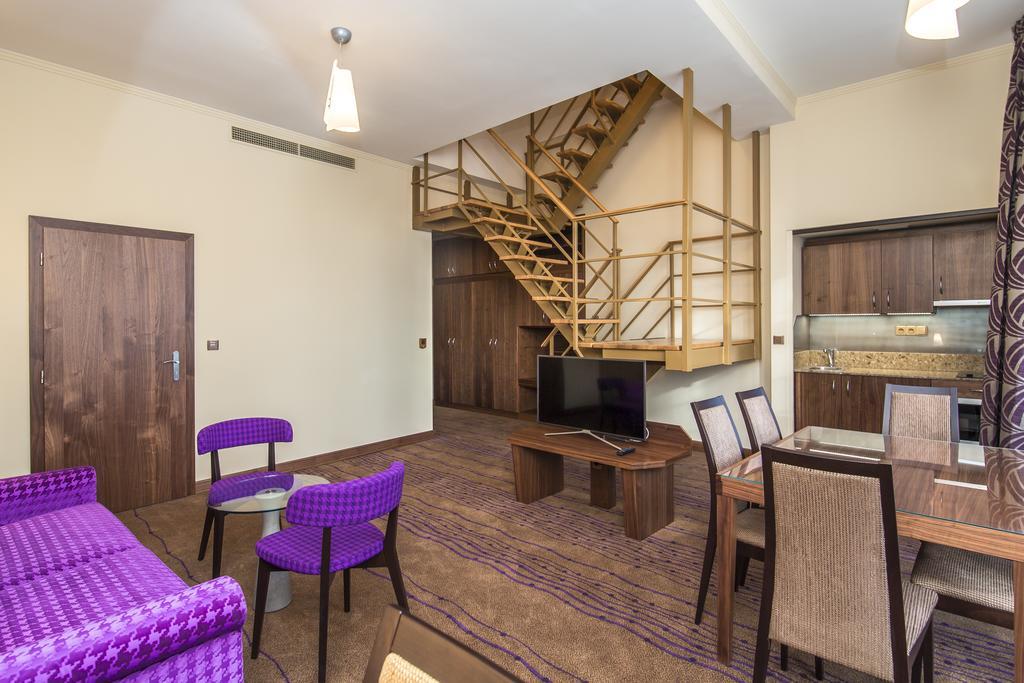 Merchants Crown Suites And Spa Прага Екстер'єр фото A typical apartment