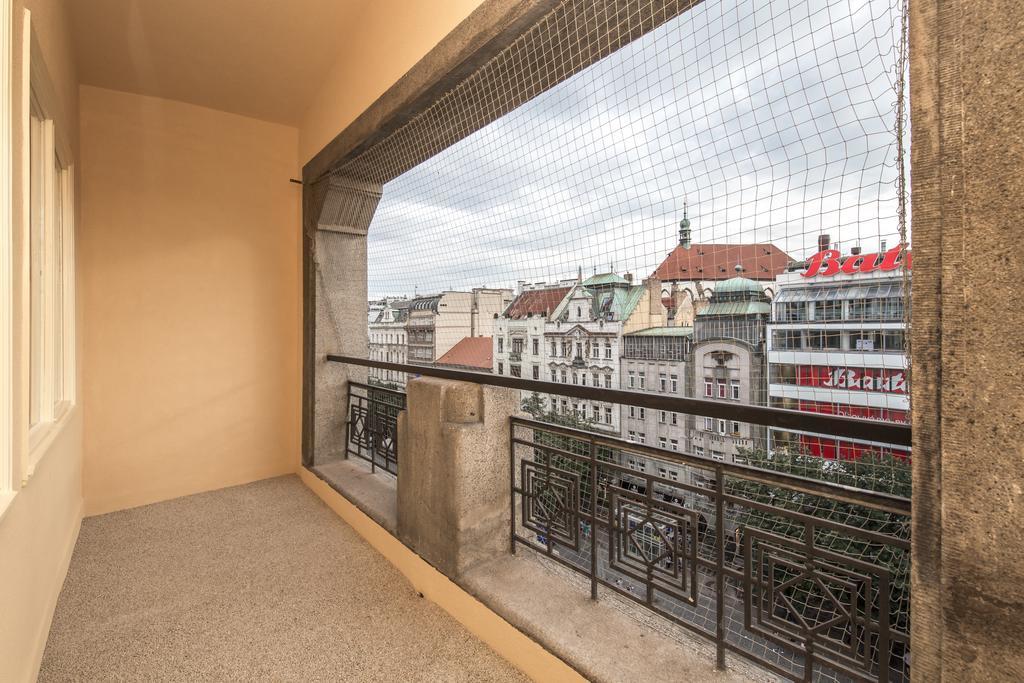 Merchants Crown Suites And Spa Прага Екстер'єр фото A balcony in Vienna