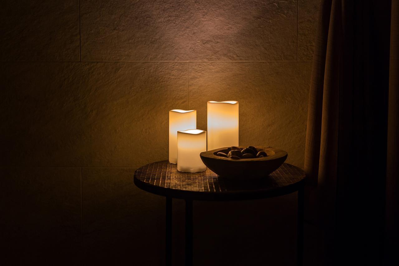 Merchants Crown Suites And Spa Прага Екстер'єр фото Candles