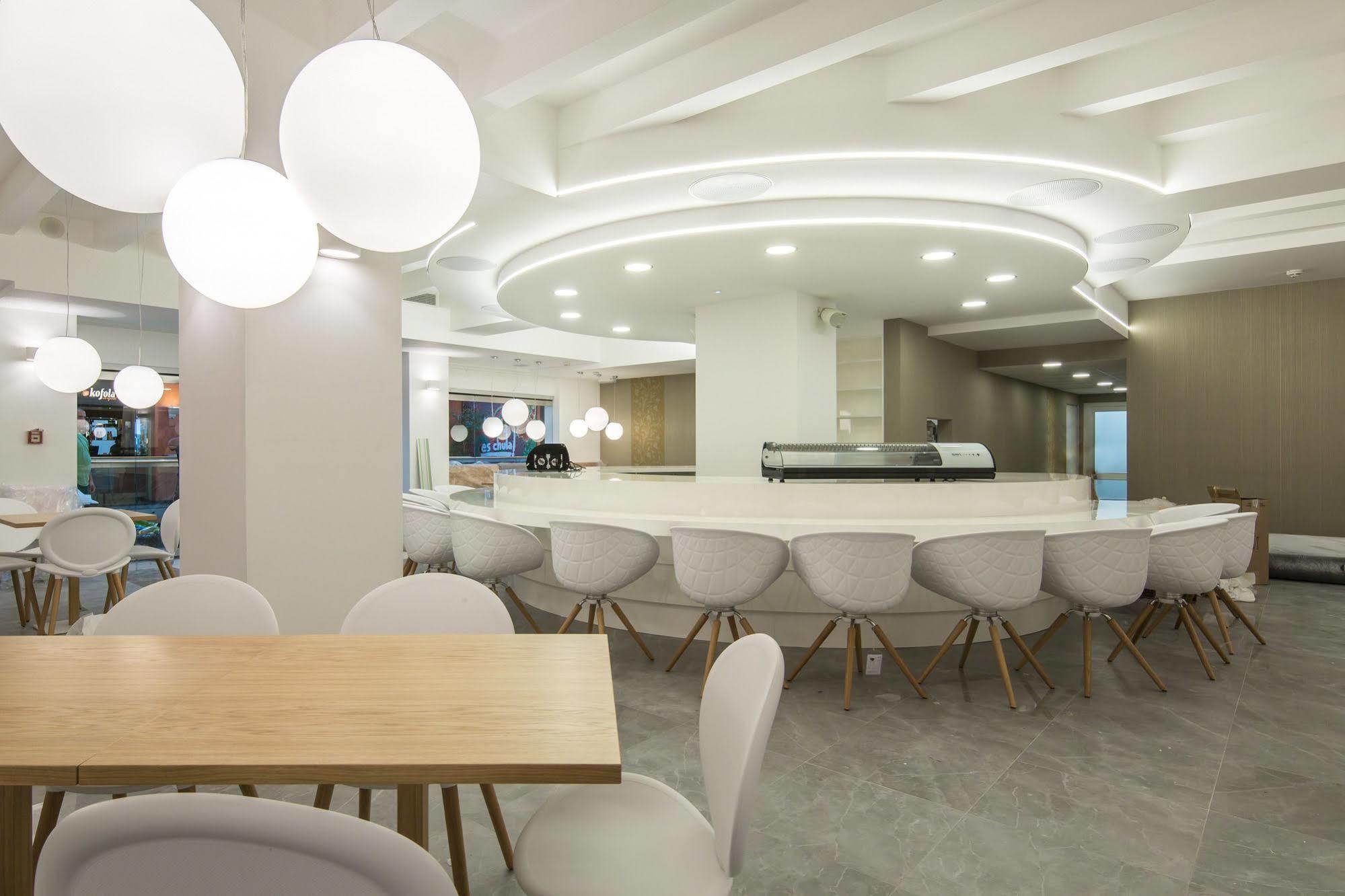 Merchants Crown Suites And Spa Прага Екстер'єр фото The restaurant