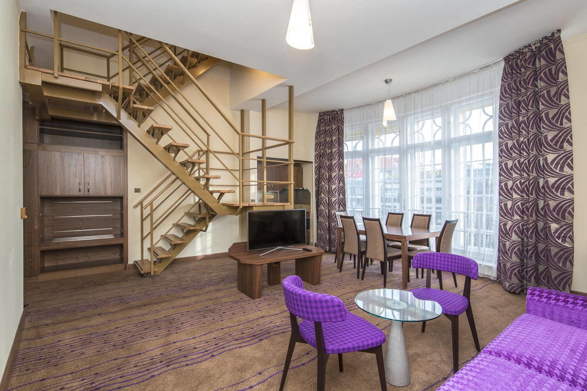 Merchants Crown Suites And Spa Прага Екстер'єр фото A suite at the Radisson Blu Hotel, Prague
