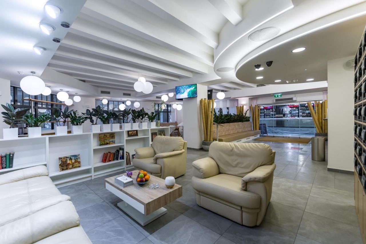 Merchants Crown Suites And Spa Прага Екстер'єр фото Business lounge at Belgrade Nikola Tesla Airport