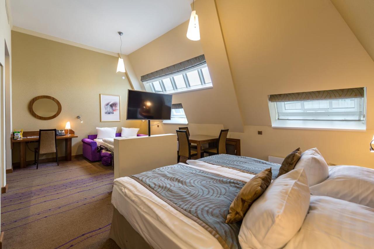 Merchants Crown Suites And Spa Прага Екстер'єр фото A room at the hotel