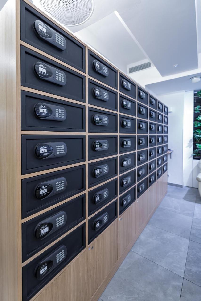 Merchants Crown Suites And Spa Прага Екстер'єр фото Private safes at a bank